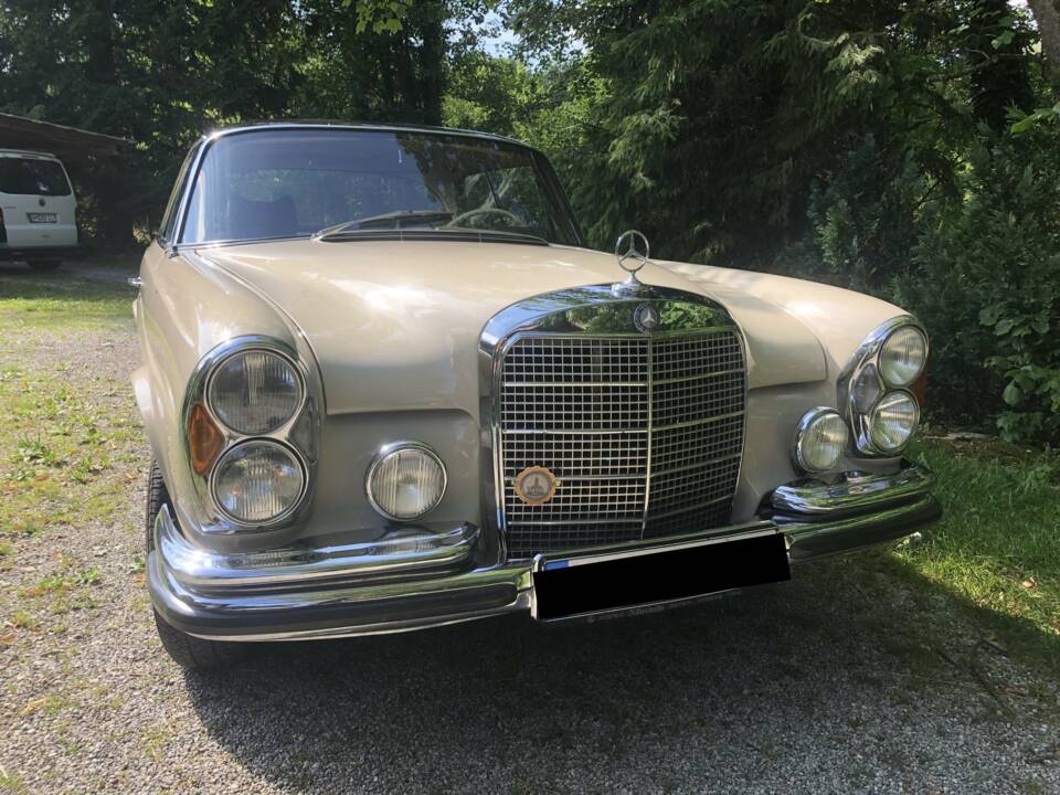 Image 3/59 de Mercedes-Benz 280 SE (1969)