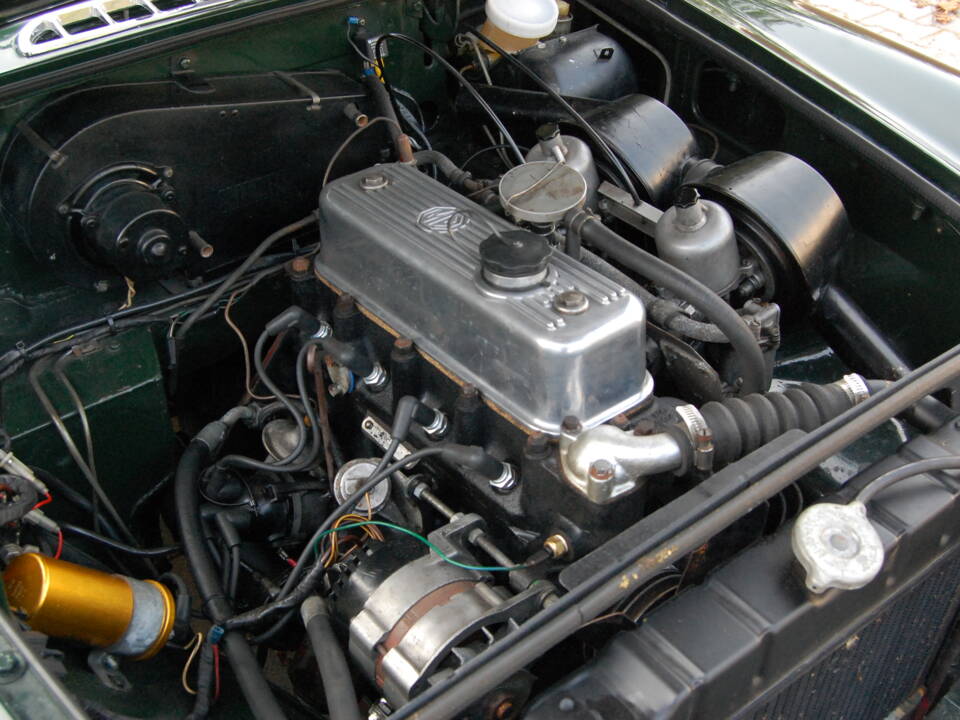 Image 16/27 of MG MGB (1969)