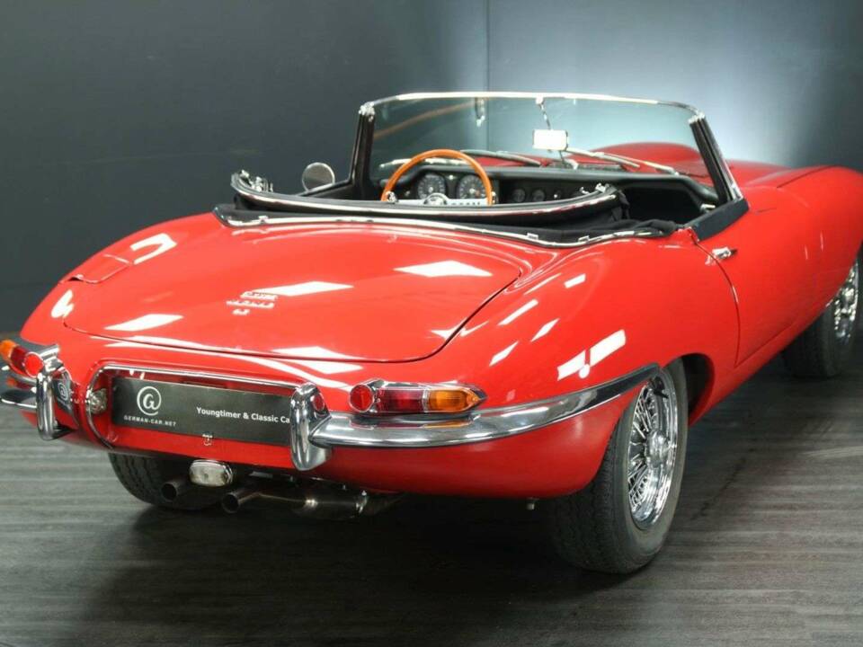 Image 2/30 de Jaguar Type E 4.2 (1967)