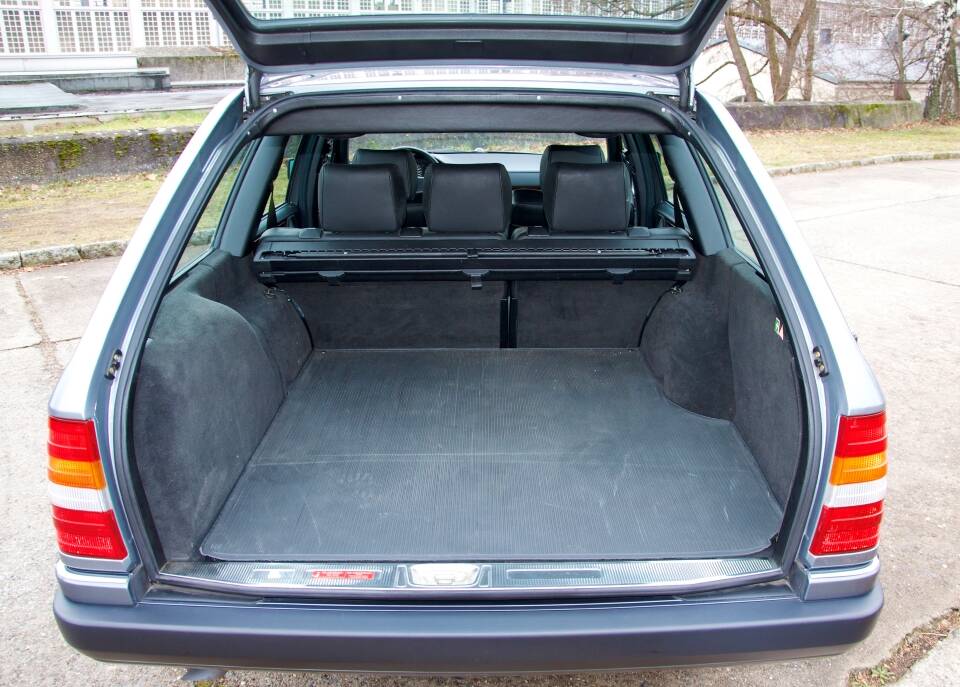 Bild 25/32 von Mercedes-Benz 280 TE (1993)