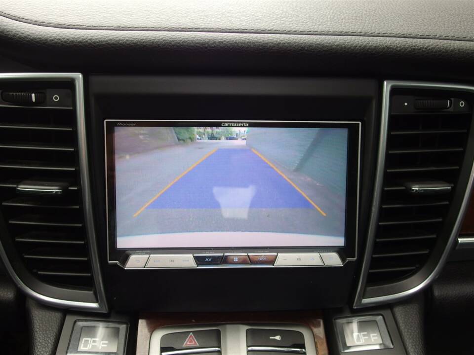 Image 62/98 of Porsche Panamera S (2010)
