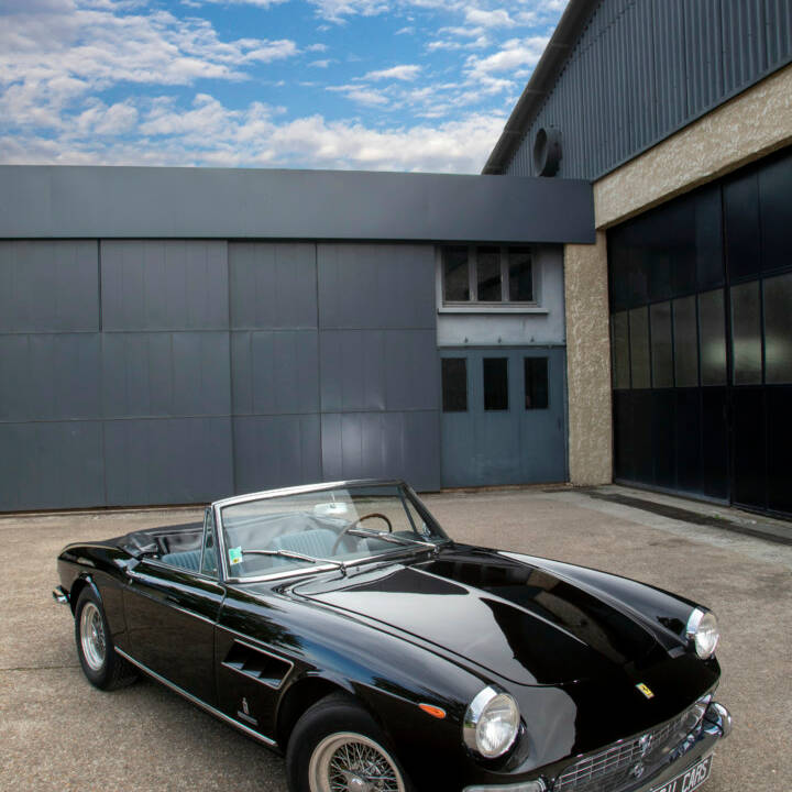 Image 6/24 of Ferrari 275 GTS (1965)
