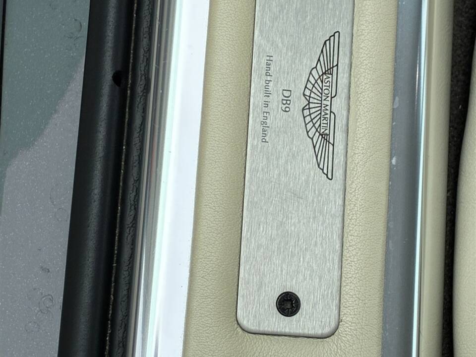 Imagen 30/60 de Aston Martin DB 9 (2011)