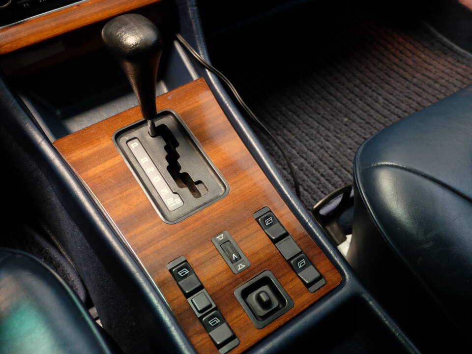 Image 24/31 of Mercedes-Benz 500 SEL (1987)