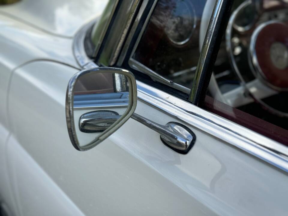 Image 93/132 of Mercedes-Benz 220 SE b (1963)