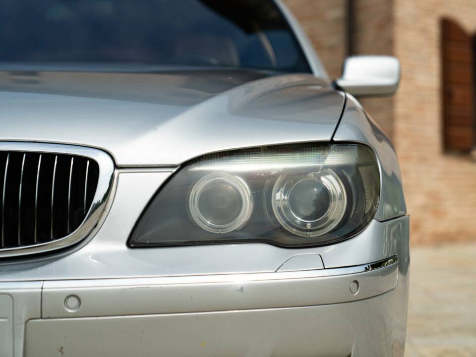 Bild 21/50 von BMW 745d (2005)