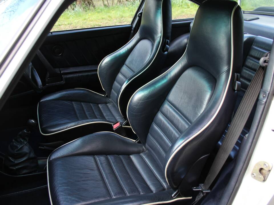 Image 14/19 of Porsche 911 Turbo 3.3 (1988)