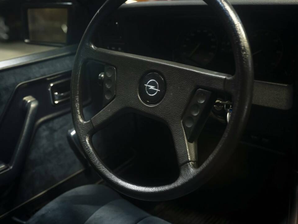 Bild 10/15 von Opel Monza 3,0 E (1983)