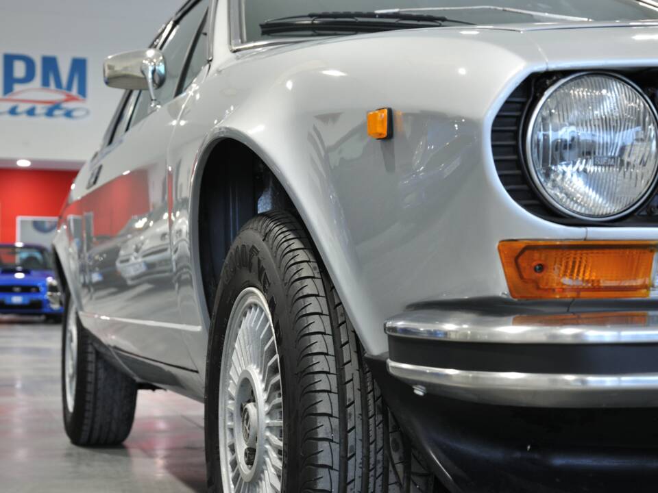 Bild 2/25 von Alfa Romeo Alfetta GTV 2.0 L (1980)