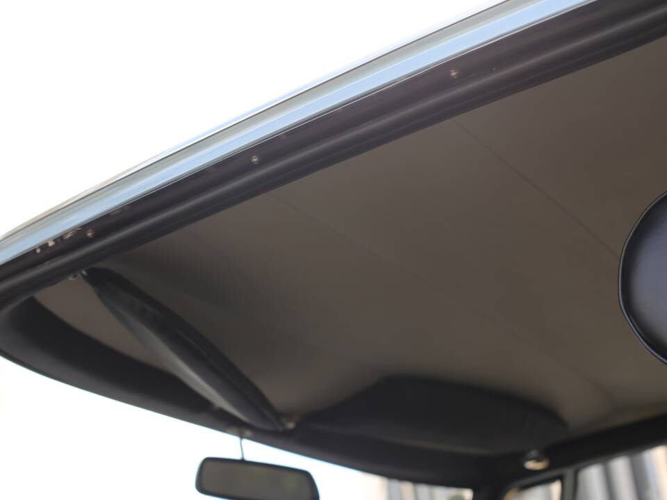 Image 23/56 of Peugeot 404 Coupé (1968)