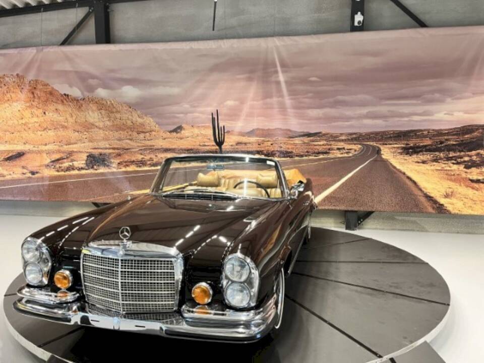 Image 2/37 of Mercedes-Benz 280 SE 3,5 (1970)