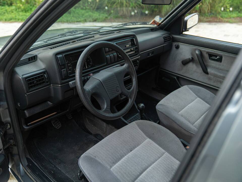 Bild 34/45 von Volkswagen Golf II 1.3 (1990)