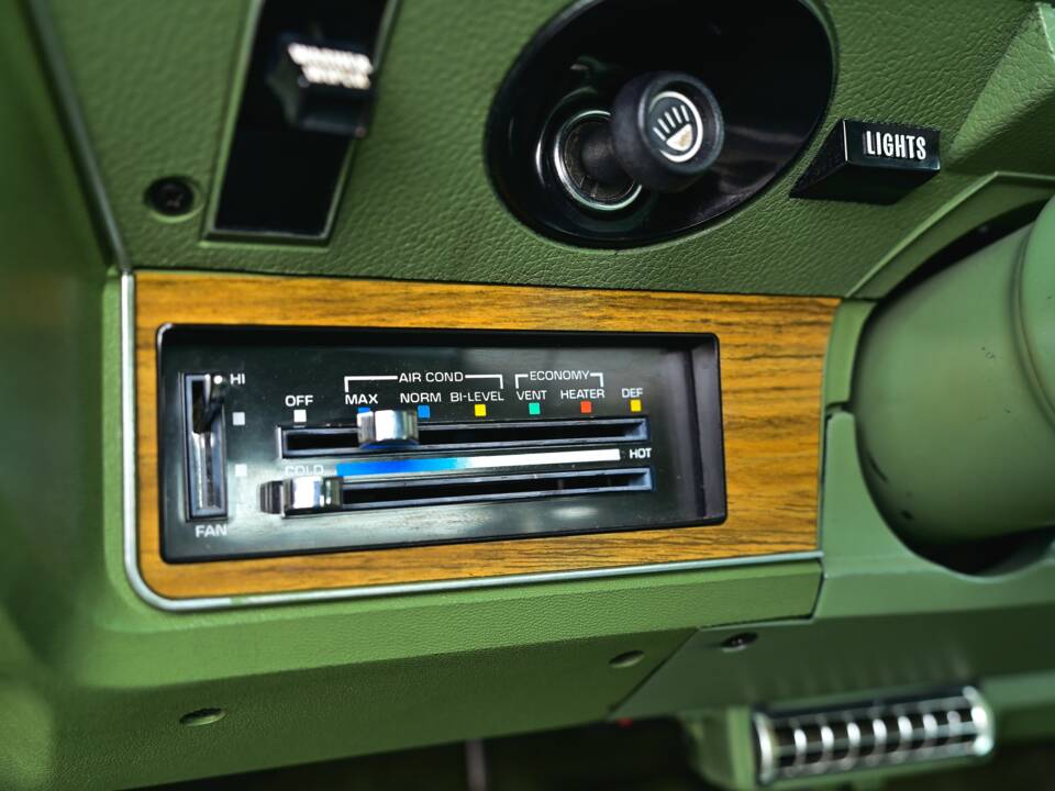 Image 30/44 of Chevrolet Impala (1974)