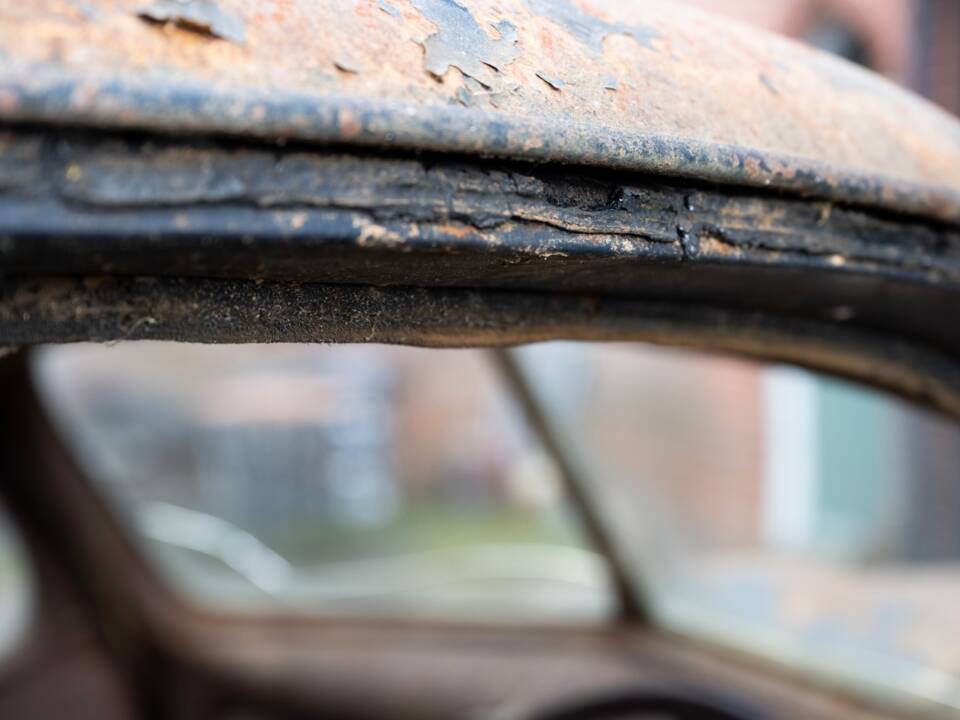 Image 103/134 of Ford V8 (1937)