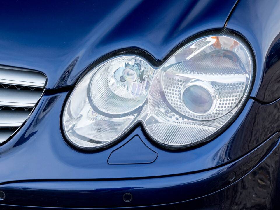 Image 13/42 of Mercedes-Benz SL 65 AMG (2006)