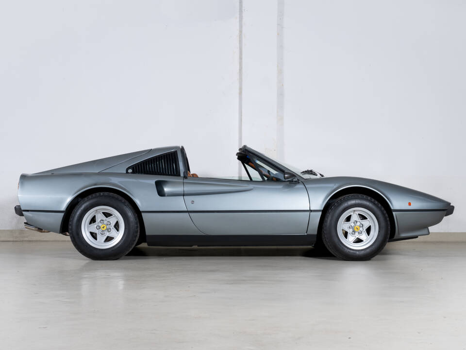 Image 2/32 of Ferrari 308 GTS (1978)