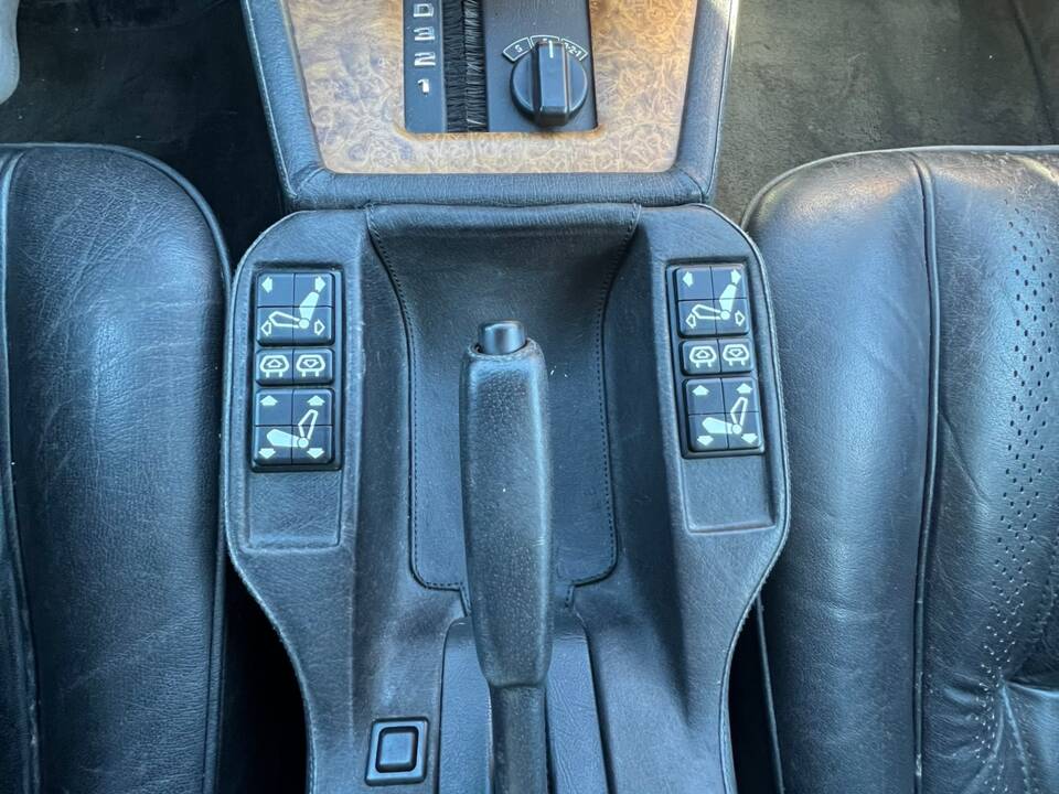 Image 27/36 of BMW 745i (1985)