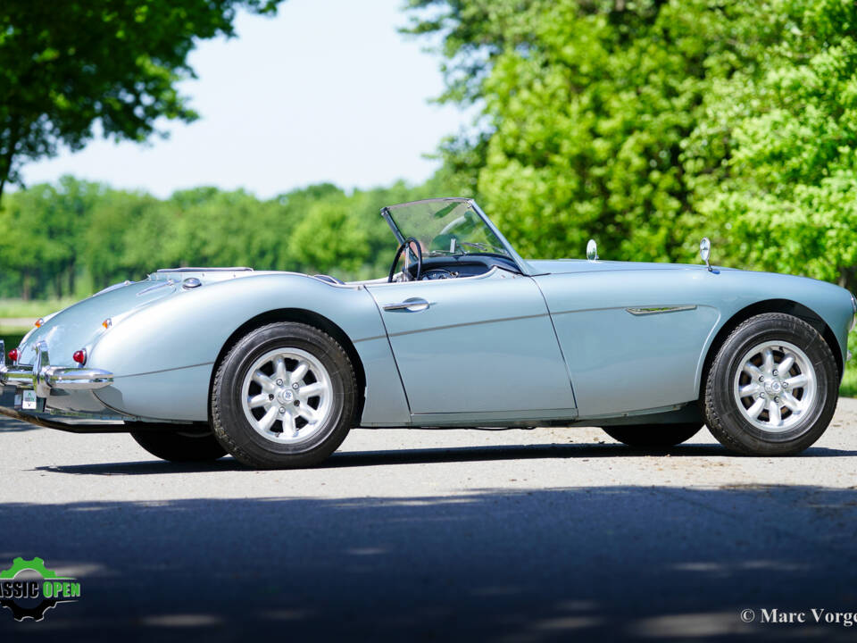 Image 24/51 of Austin-Healey 100&#x2F;6 (BN4) (1958)