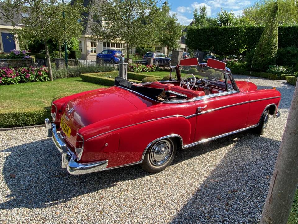 Immagine 6/25 di Mercedes-Benz 220 S Cabriolet (1959)