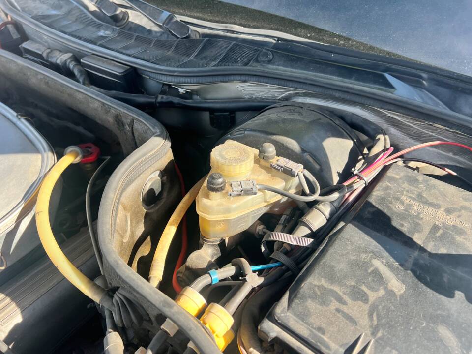 Image 48/77 of Mercedes-Benz 380 SEC (1982)