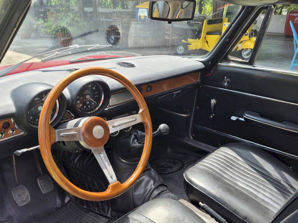 Image 22/50 de Alfa Romeo Giulia GT 1300 Junior (1971)