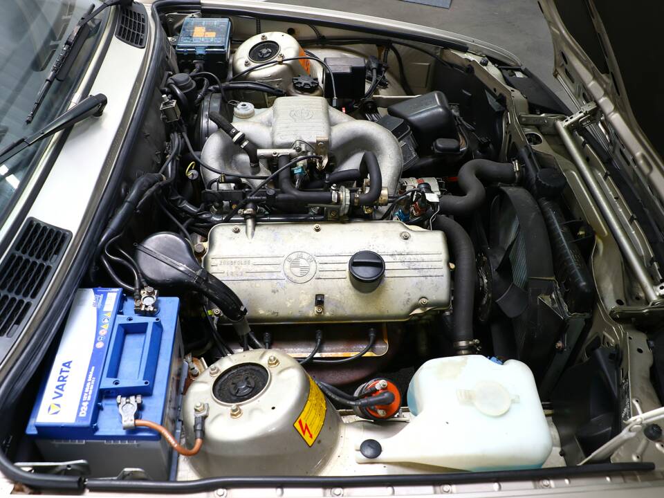 Afbeelding 35/40 van BMW 318i (1987)