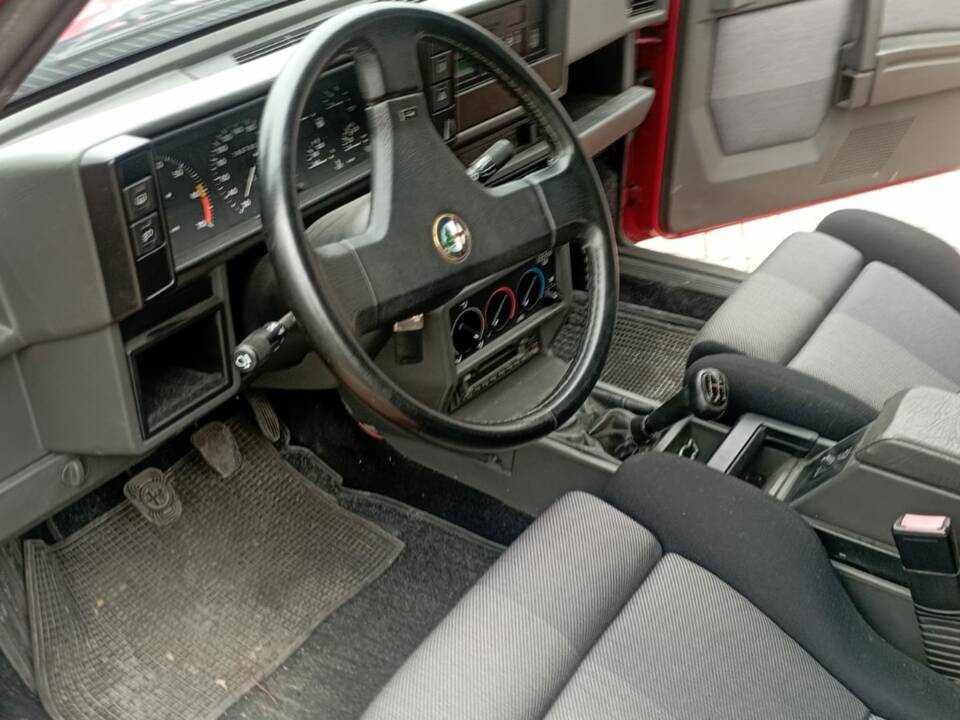 Image 25/51 of Alfa Romeo 75 1.8 Turbo (1991)