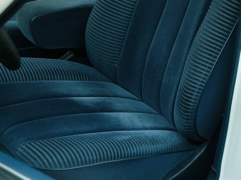 Bild 27/50 von Mercedes-Benz 230 (1977)