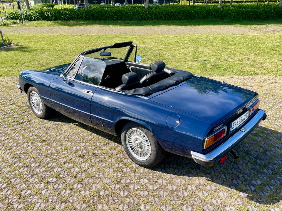 Bild 14/22 von Alfa Romeo 2000 Spider Veloce (1979)