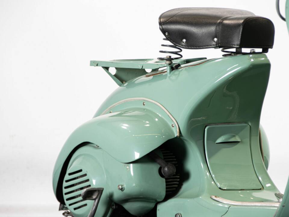 Immagine 28/50 di Piaggio Vespa 125 (1953)
