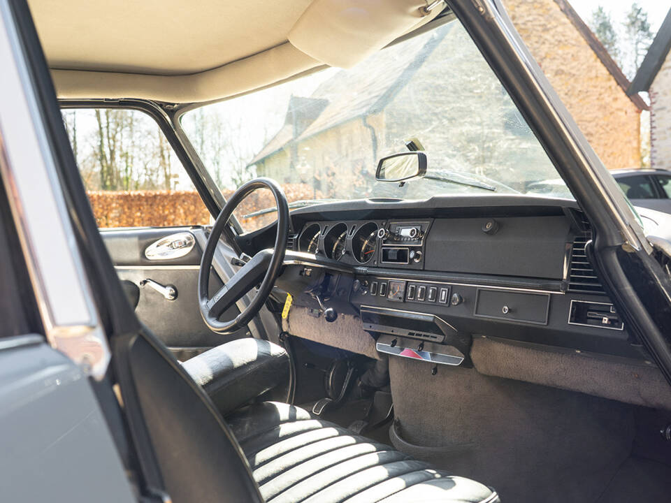 Image 34/53 of Citroën DS 23 Pallas (1972)