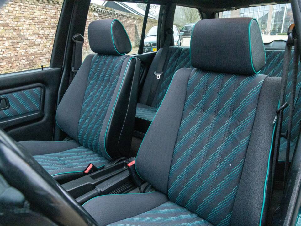 Image 40/50 of BMW 316i Touring (1993)