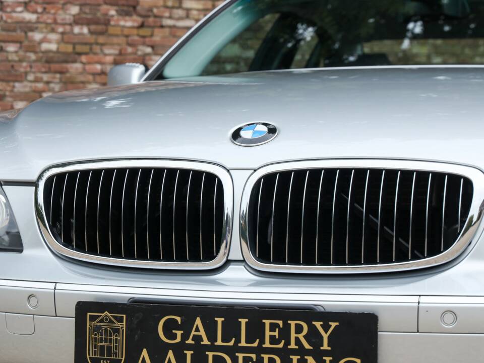 Immagine 16/50 di BMW 750i (2007)