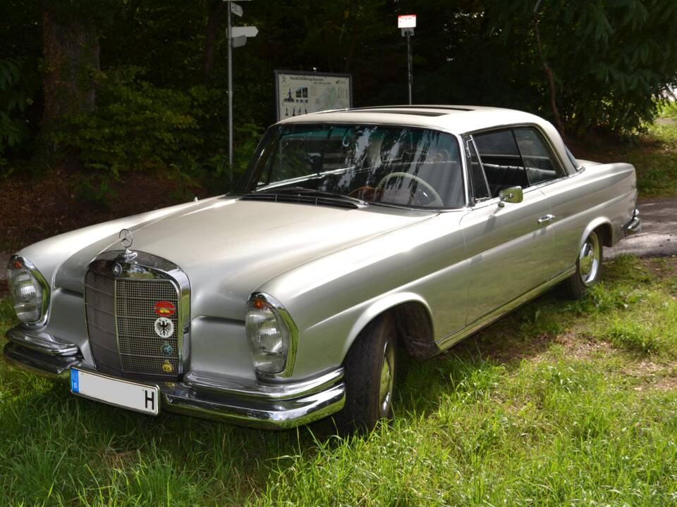 Image 4/18 of Mercedes-Benz 250 SE (1967)