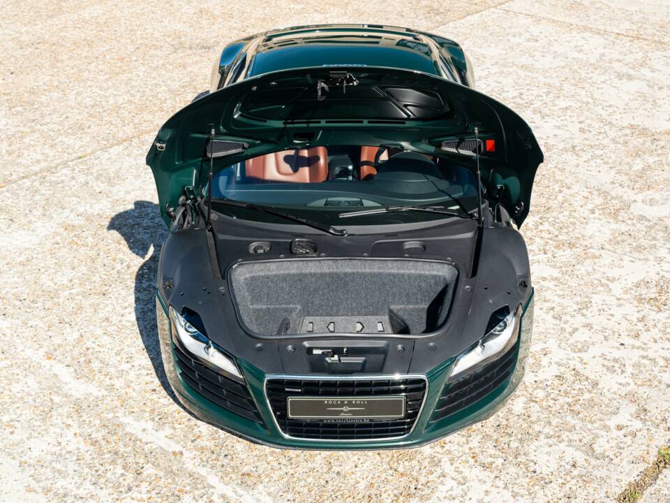 Image 27/33 of Audi R8 (2007)