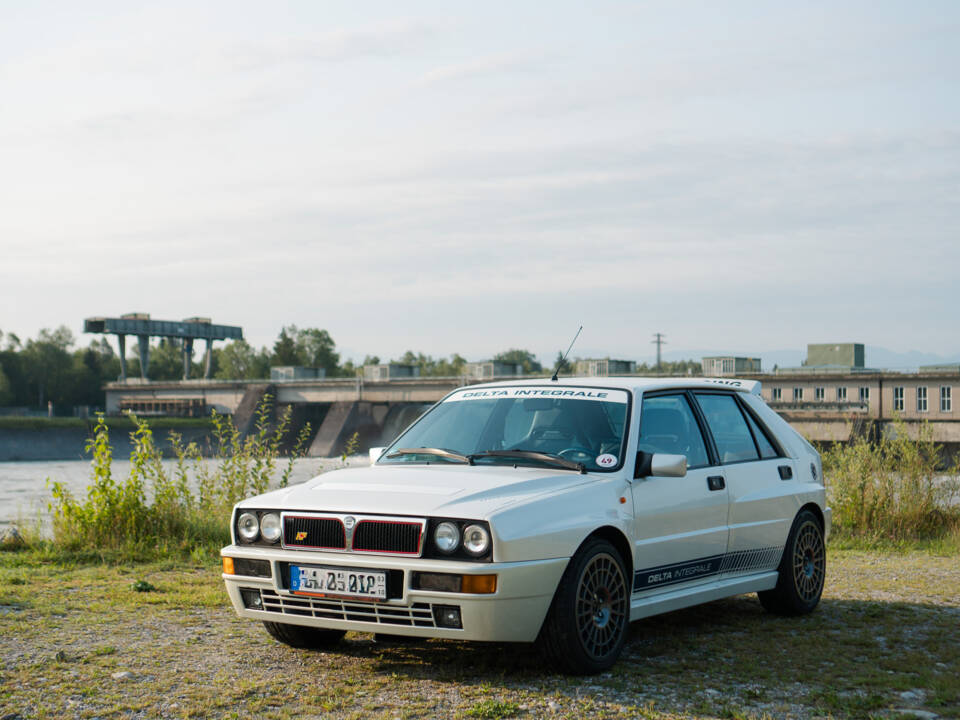 Image 4/21 of Lancia Delta HF Integrale Evoluzione II &quot;La Perla&quot; (1994)