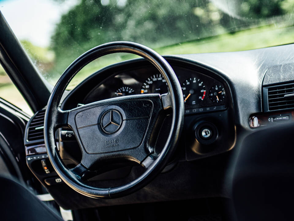 Image 21/57 de Mercedes-Benz 500 SE (1992)