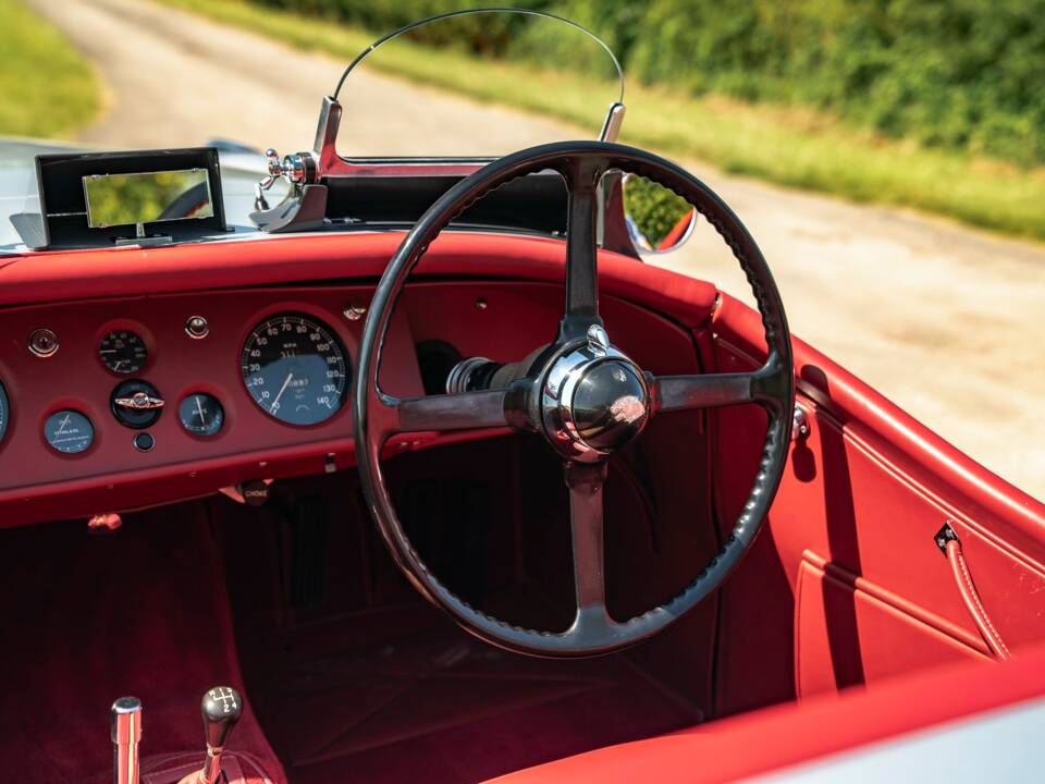 Image 42/50 of Jaguar XK 120 OTS (1951)