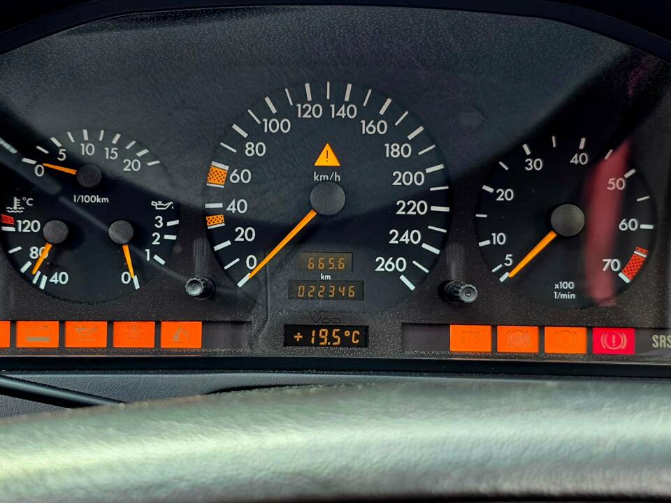 Image 15/61 of Mercedes-Benz SL 320 &quot;Mille Miglia&quot; (1995)