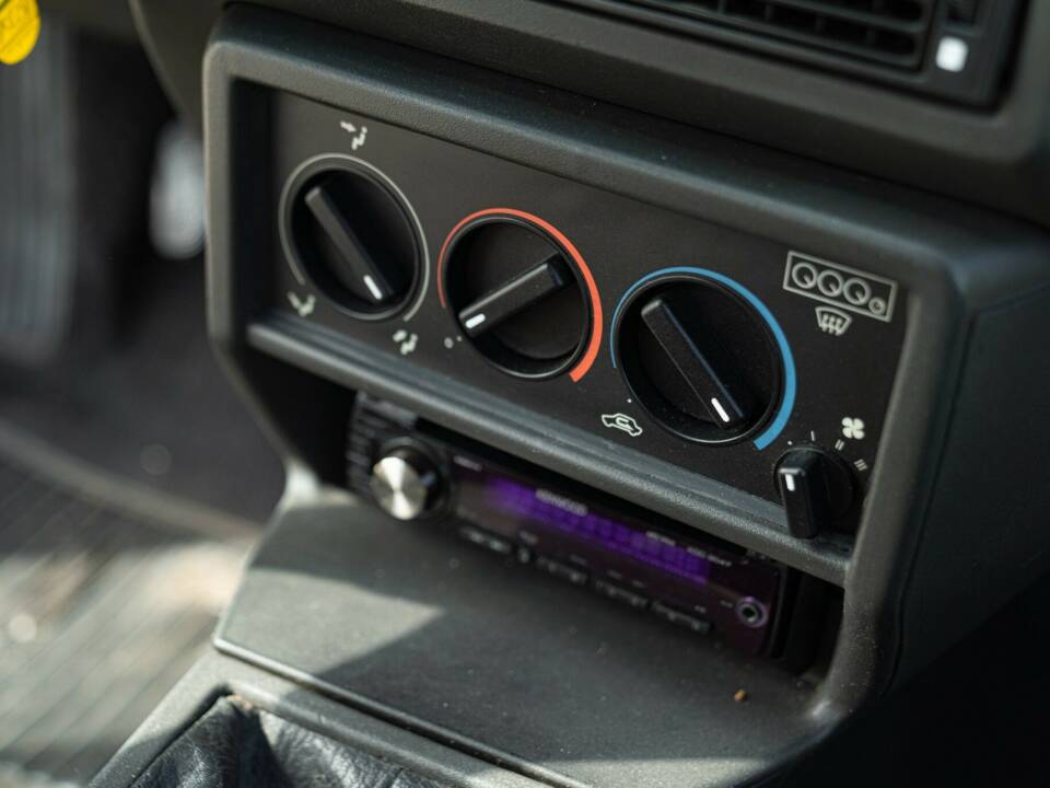 Bild 39/47 von Alfa Romeo 75 1.6 (1991)