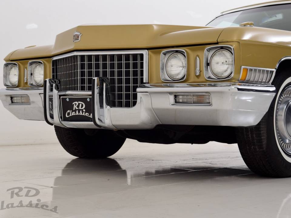 Image 12/32 of Cadillac Coupe DeVille (1971)