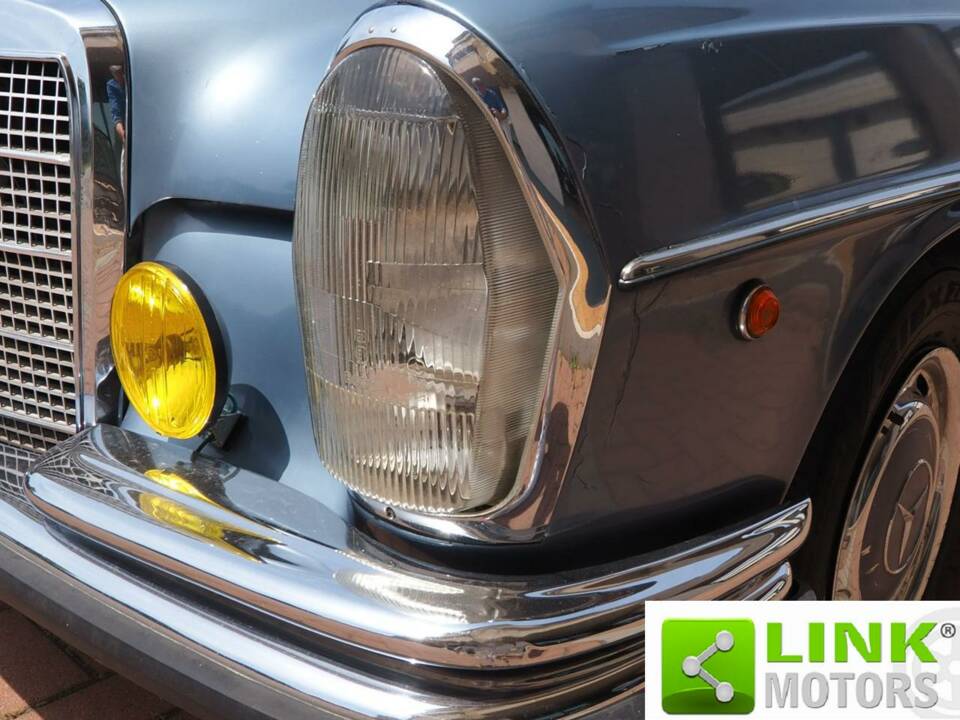 Image 8/10 of Mercedes-Benz 280 SE (1970)