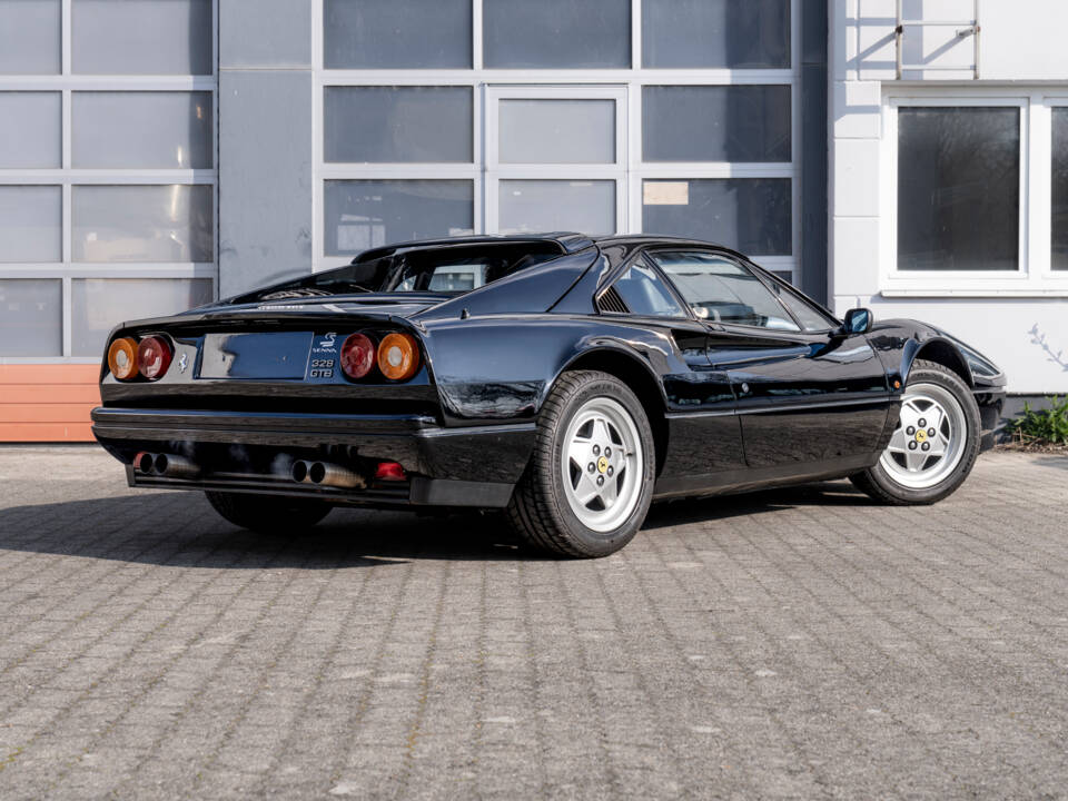 Image 1/17 of Ferrari 328 GTB (1988)
