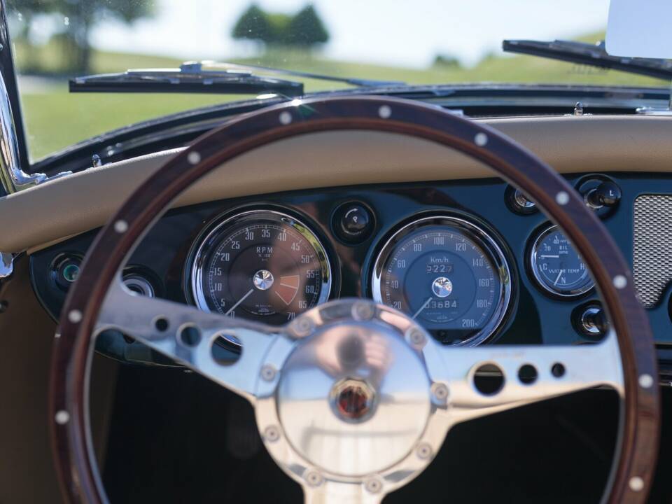 Image 13/38 of MG MGA 1500 (1958)