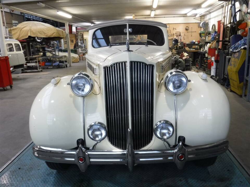 Imagen 13/50 de Packard eight (1939)