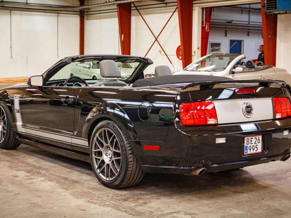 Image 11/49 of Ford Mustang GT (2006)