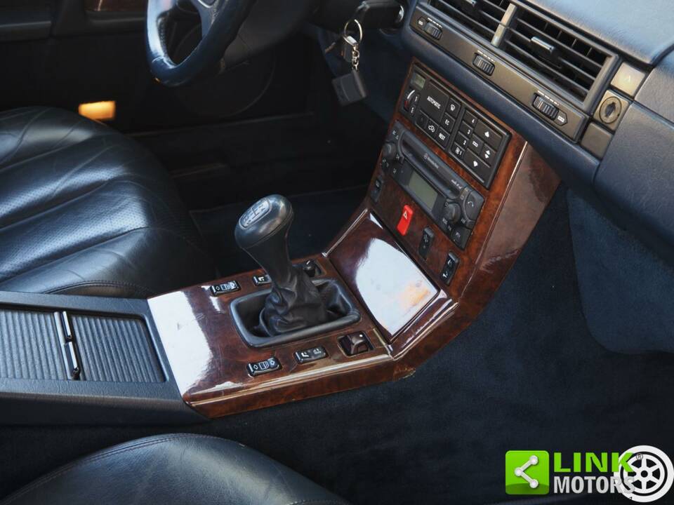 Image 42/50 de Mercedes-Benz 300 SL-24 (1992)
