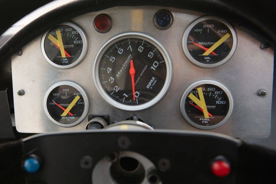 Image 18/28 of Lola T711 (1984)