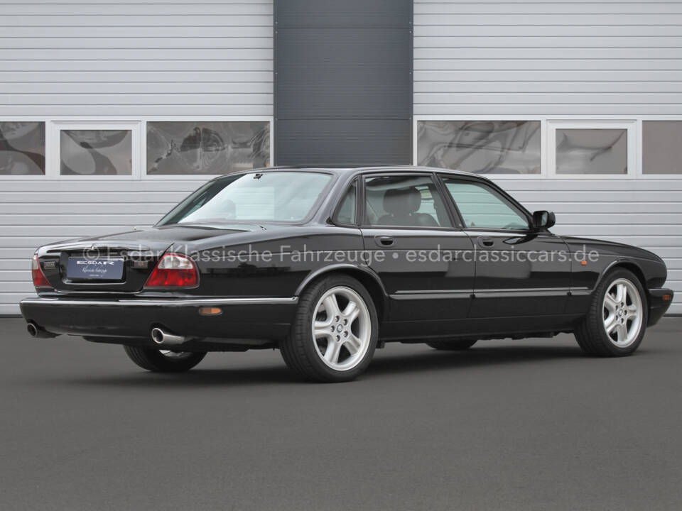 Image 2/29 of Jaguar XJR 4.0 (1998)