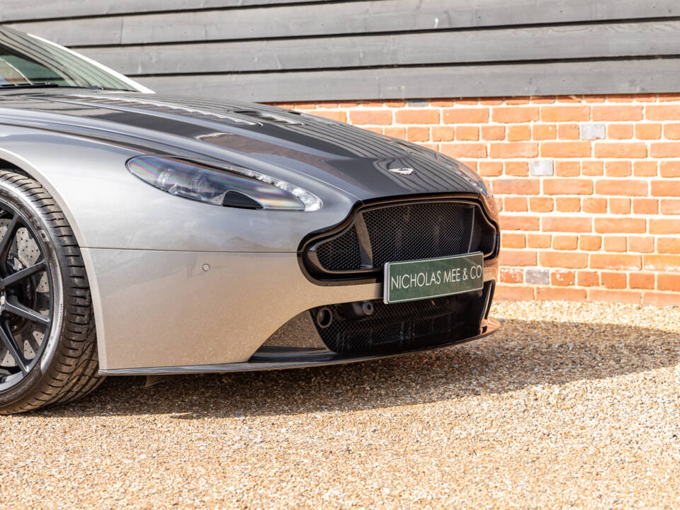Image 27/71 of Aston Martin V12 Vantage S (2015)